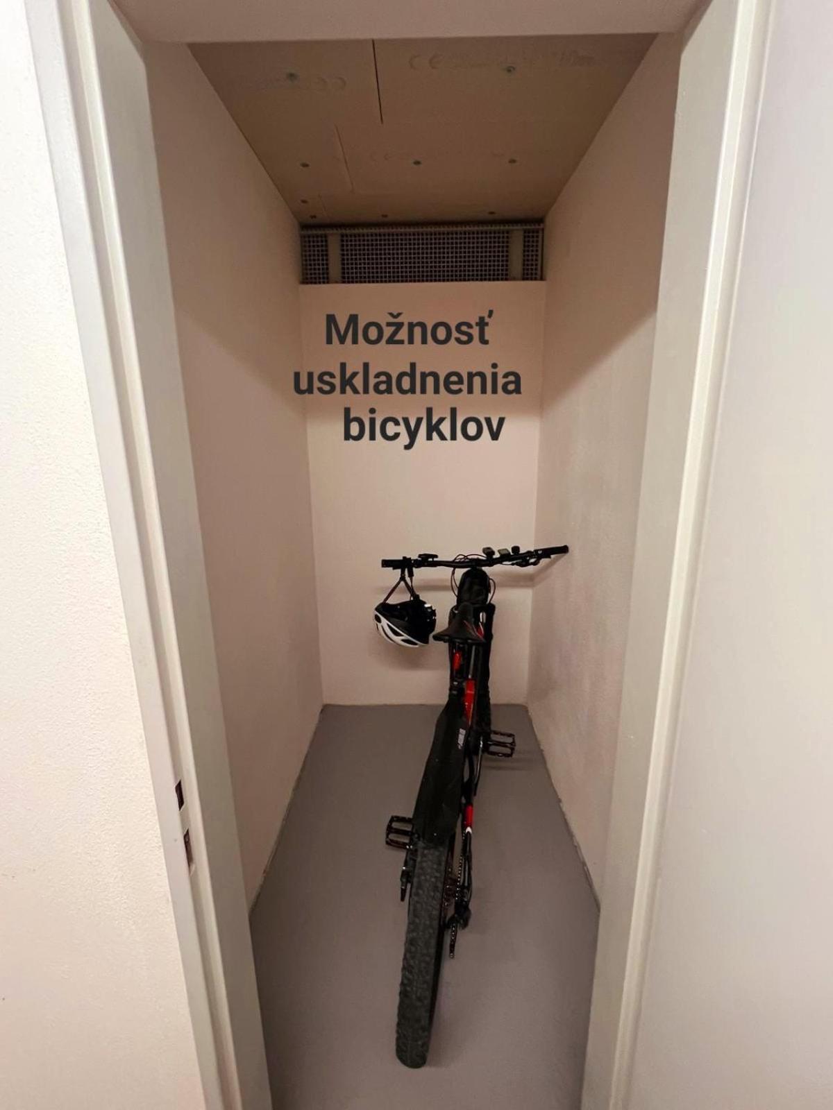 Apartman Zlatovska 22B Trenčín Eksteriør billede